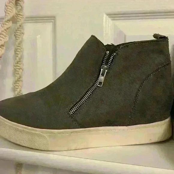 Zipper Sided Dark Grey Slip-On Shoes - Picture 5 of 9